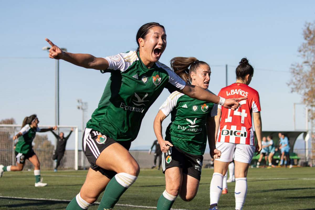 Jugadoras del Cacereño Femenino celebrando un gol