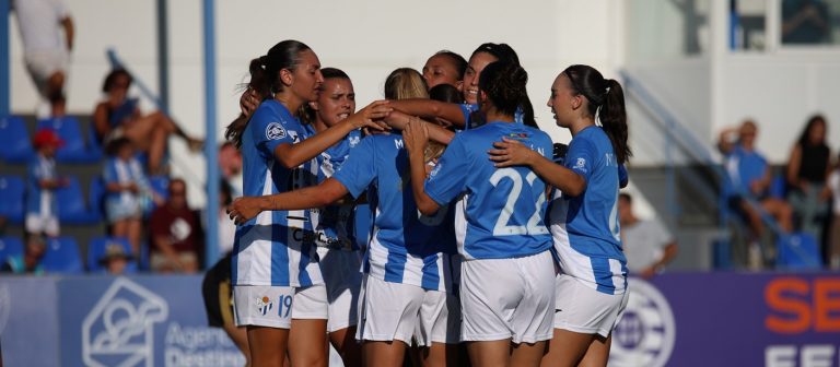 Jugadoras del Sporting de Huelva celebran un gol