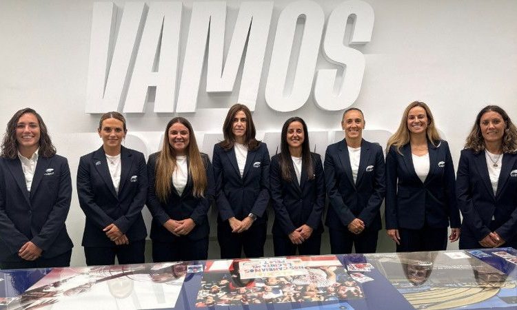 Foto oficial del acuerdo de cooperación entre la Liga F y la Federación Paulista de Fútbol para impulsar el fútbol femenino entre España y Brasil