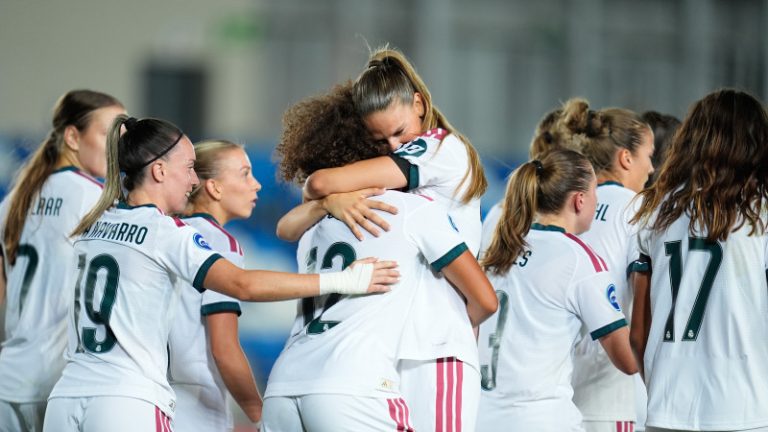 Pinedo celebra el gol que puso por delante al Athletic Club ante el FC Badalona Women en la jornada 1 de la Liga F 2026/27