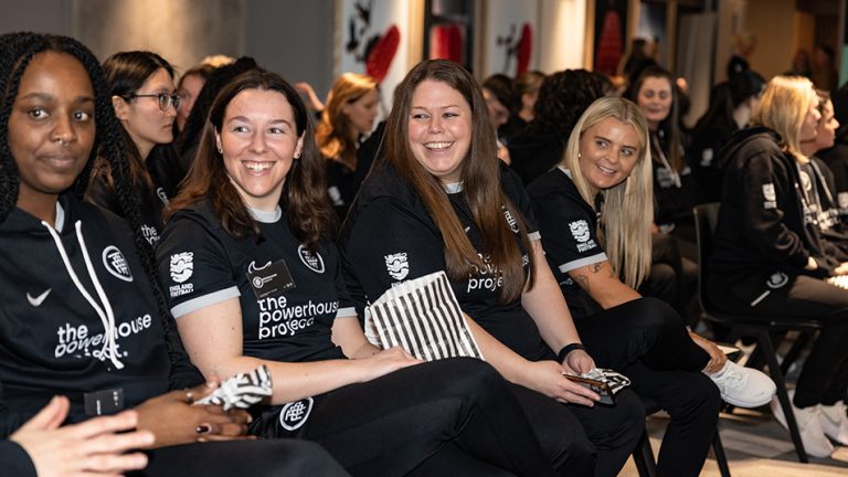 Grupo de entrenadoras participantes en el programa UEFA B Prep Programme de The FA, Nike y The Powerhouse Project — iniciativa que ahora amplía con Game Changers
