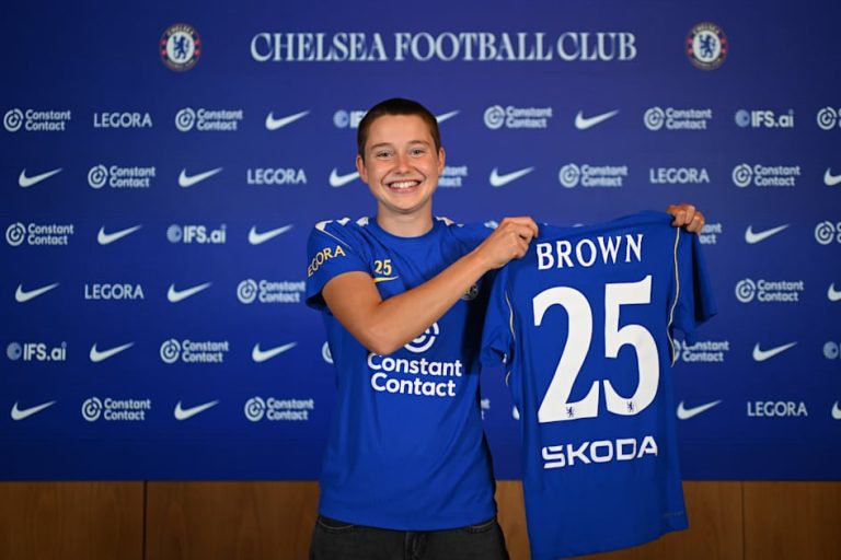 Lola Brown renueva con el Chelsea hasta 2029