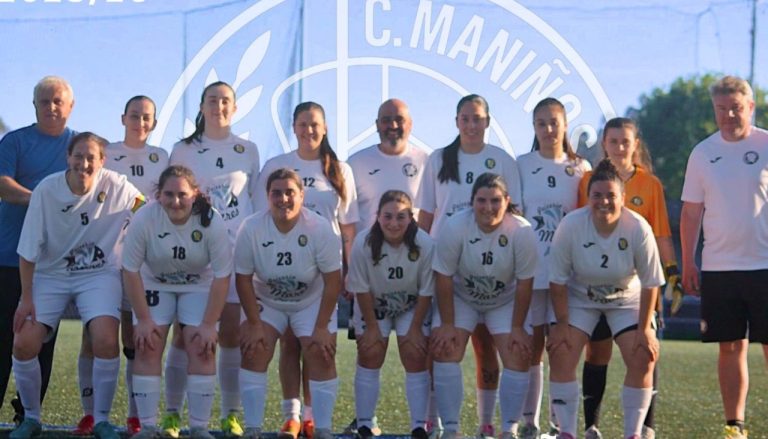Equipo femenino sénior del Cultural Maniños, integrado en el Racing de Ferrol