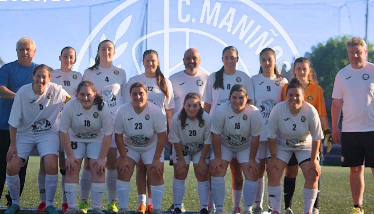 Equipo femenino sénior del Cultural Maniños, integrado en el Racing de Ferrol