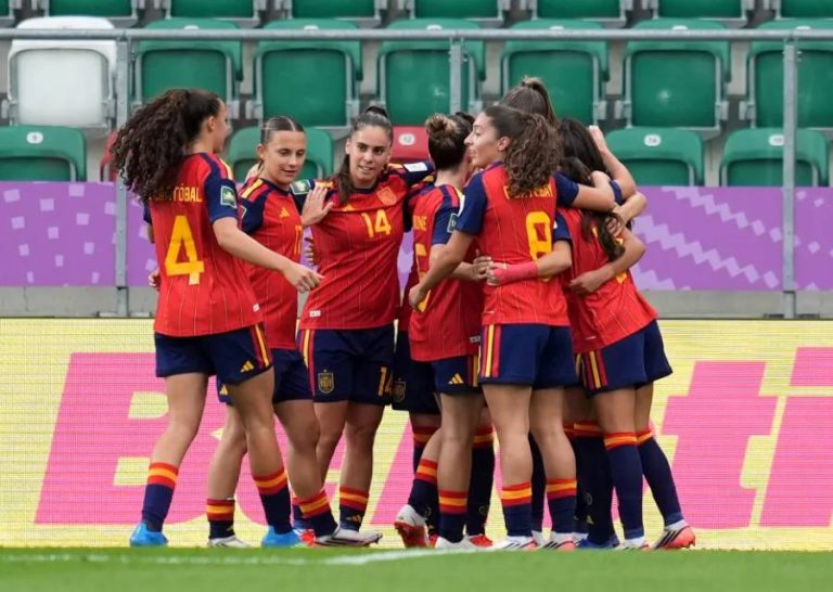 España sub-20 celebra su victoria 2-0 ante Nigeria en el debut del Mundial de Polonia 2026