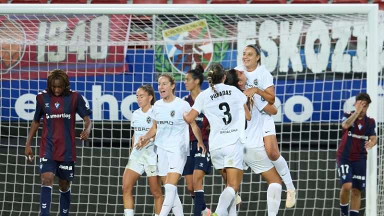 Ainoa Campo celebra su gol con la Real Sociedad ante el Costa Adeje Tenerife