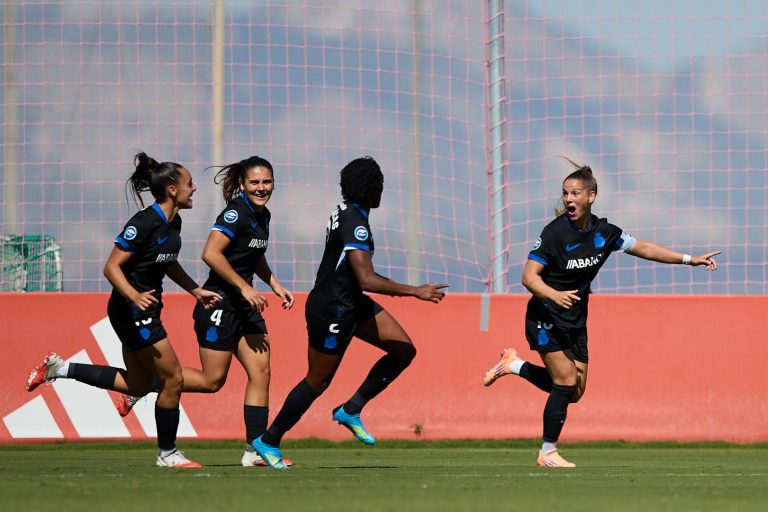 Millene celebra uno de sus goles con el Deportivo Abanca en Granada