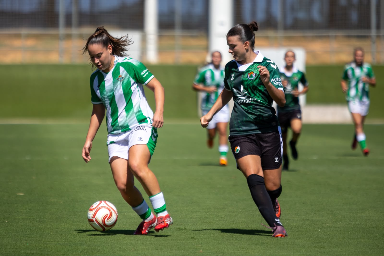 El Real Betis celebra su victoria ante el Cacereño Atlético en el estreno en la Ciudad Deportiva