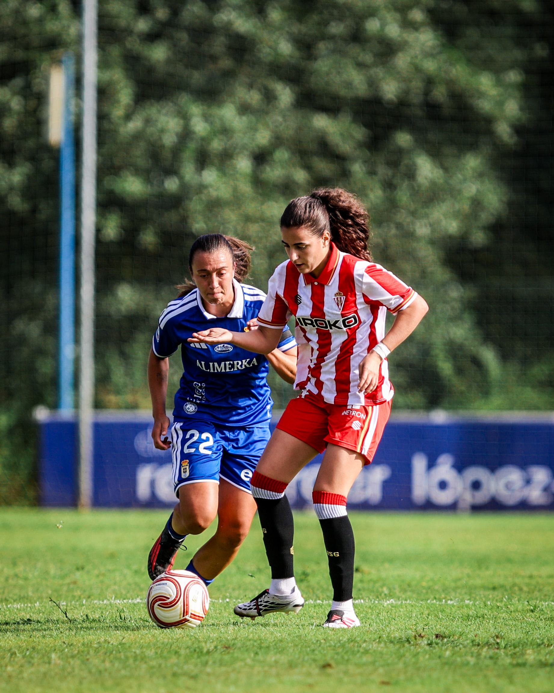 Jugadoras del Real Oviedo Femenino celebran en el derbi asturiano de Copa de la Reina 2026/27