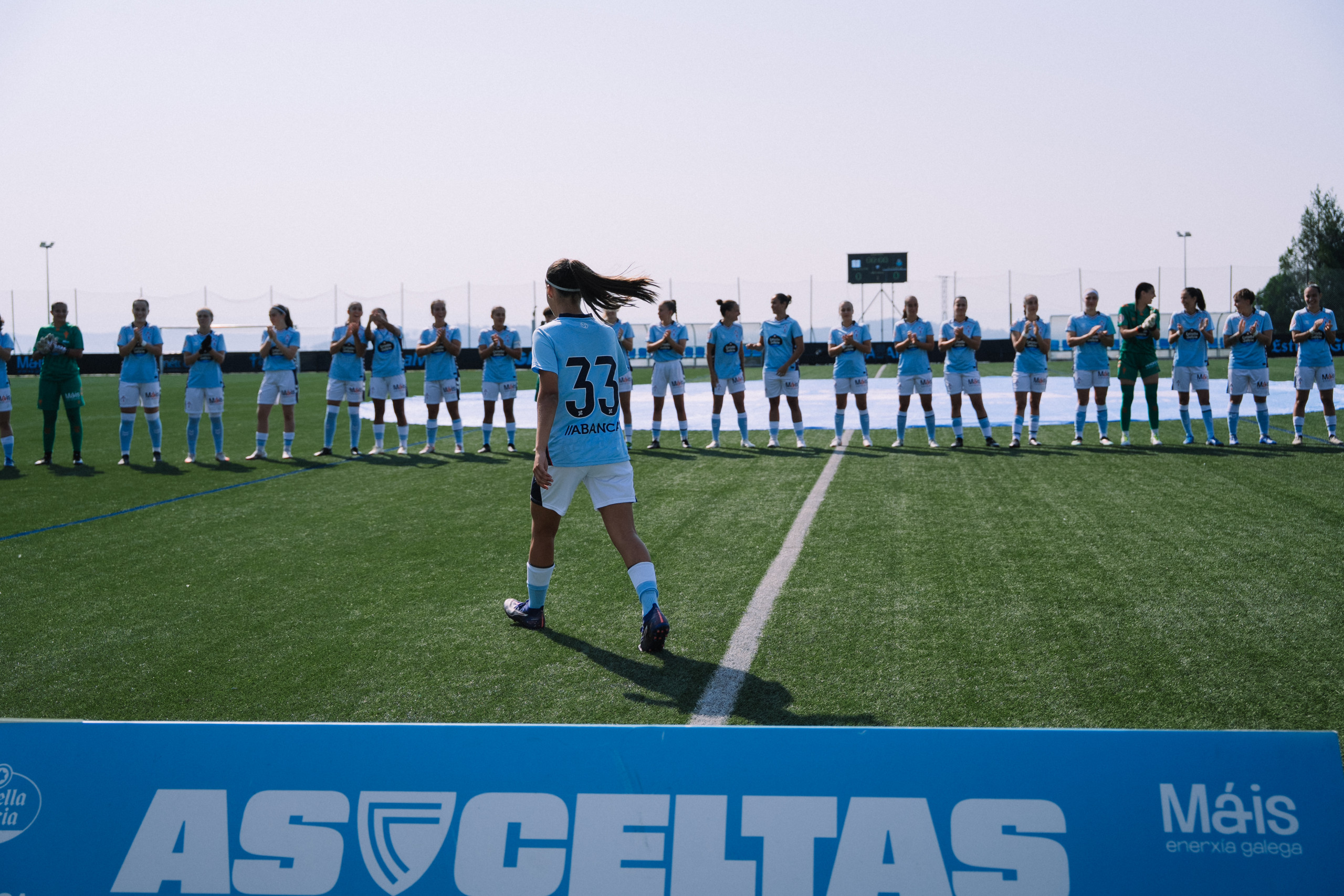 Jugadoras de As Celtas posan antes de un partido en A Madroa