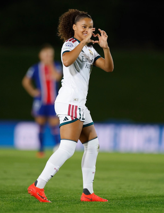 Felicia Schröder celebra su gol con el Real Madrid ante el PSG en la Champions League