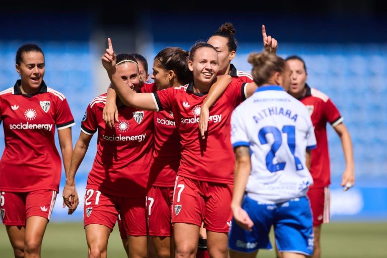 Celebración de un gol de Raquel con el Sevilla FC ante el Costa Adeje Tenerife