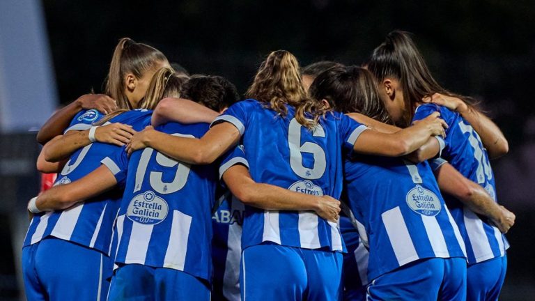 Jugadoras del Deportivo Abanca celebran en el estadio Riazor