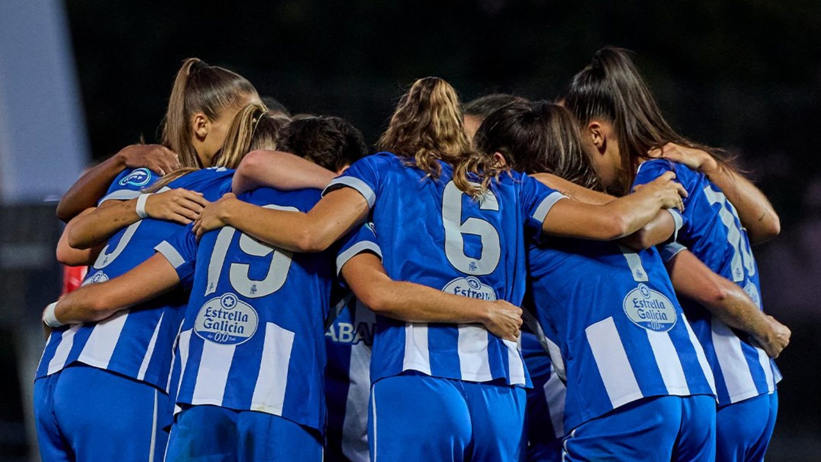 Jugadoras del Deportivo Abanca celebran en el estadio Riazor