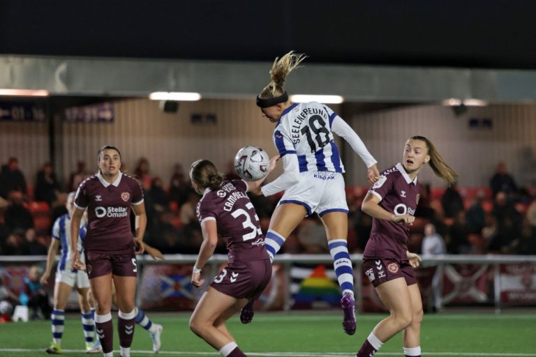 Jugadoras de la Real Sociedad durante el partido ante el Hearts en Edimburgo de la Women's Europa Cup