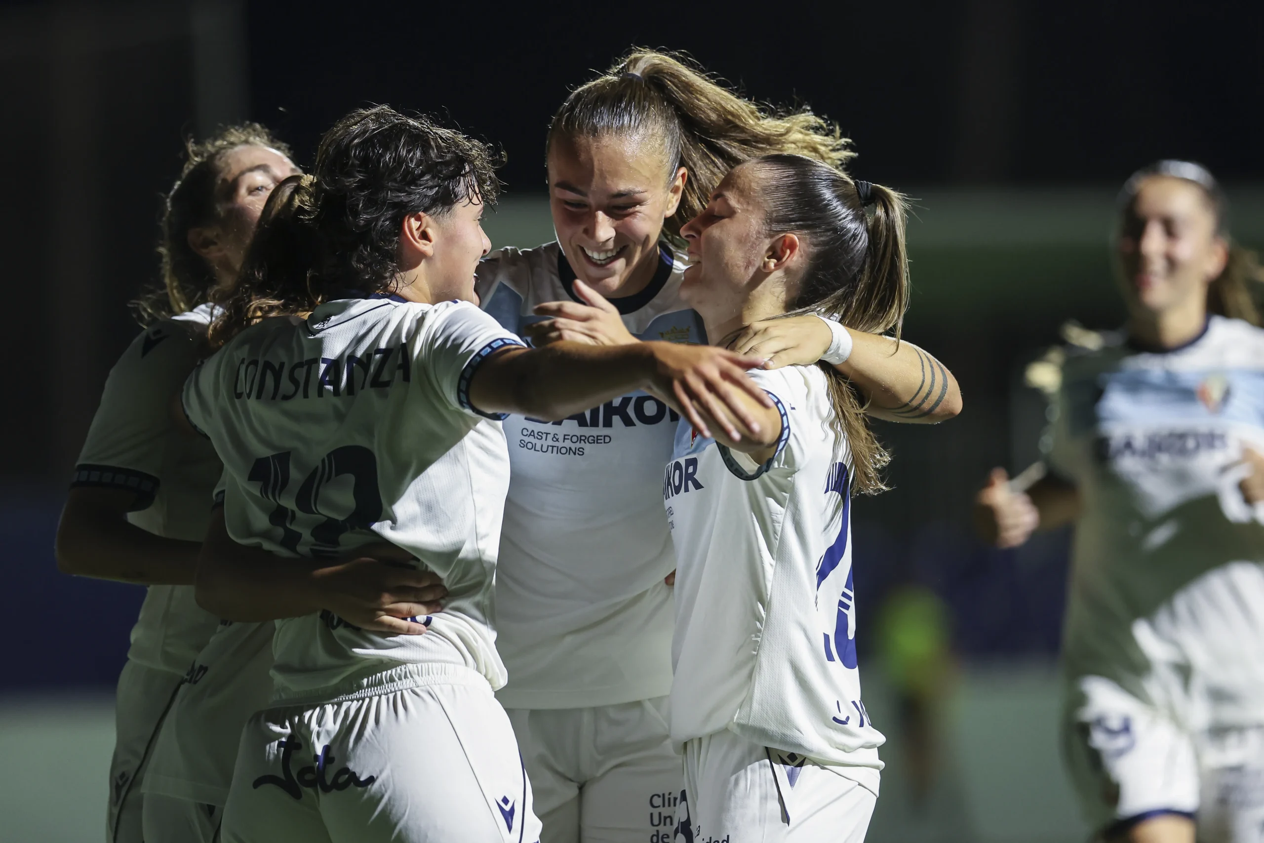 Jugadoras de Osasuna Femenino y de la SD Huesca durante el partido de la segunda eliminatoria de la Copa de la Reina