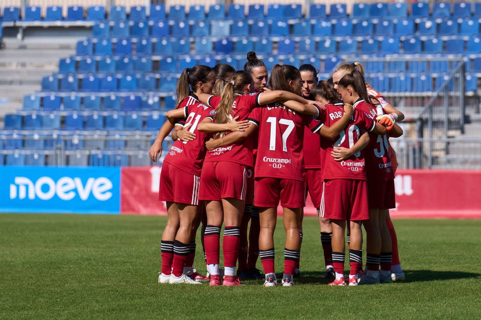 El gol relámpago de Emilie Holt tumba a un Sevilla FC que ya no cuenta con Cortés