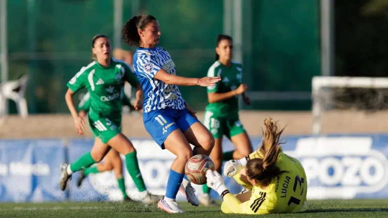 Acción de un partido de la tercera jornada de Primera Federación Iberdrola 2026/27