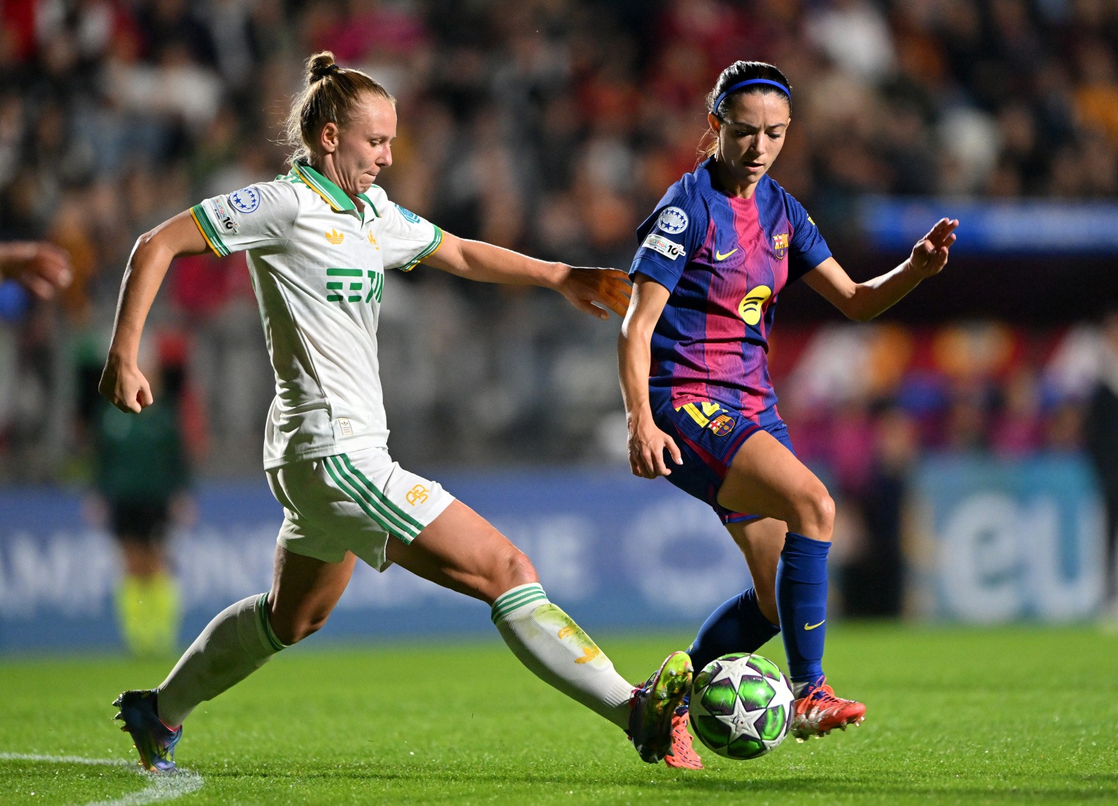Aitana Bonmatí en un partido de Champions femenina entre la Roma y el FC Barcelona