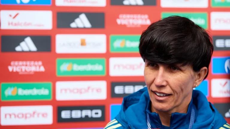 Sonia Bermúdez, seleccionadora de la selección española femenina, durante un entrenamiento