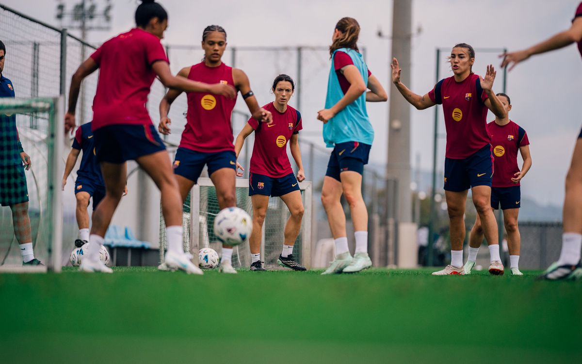 Jugadoras del FC Barcelona antes del Clásico de Liga F ante el Real Madrid
