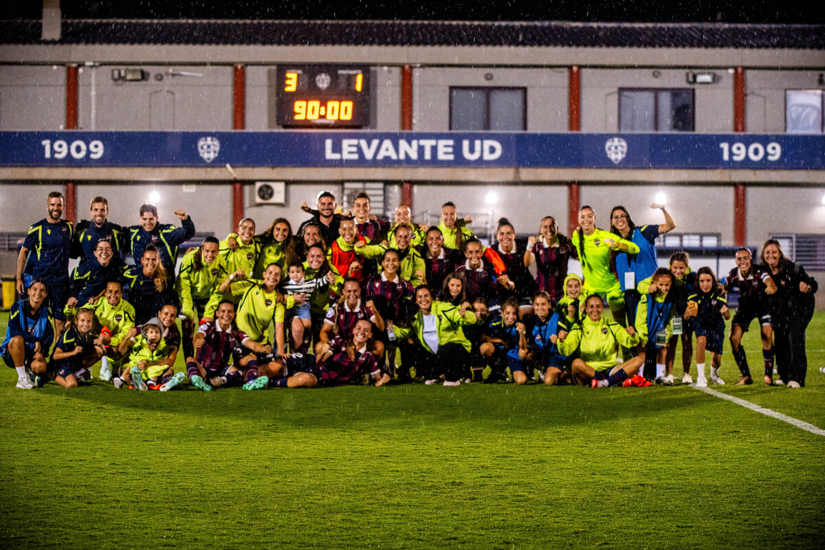 Jugadoras del Levante UD Femenino en el partido de Copa de la Reina ante el Alhama CF