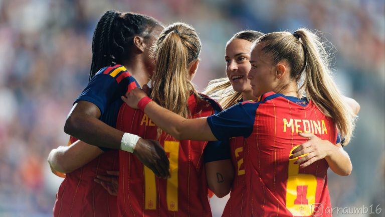 Las jugadoras de la selección española celebran un gol ante Estados Unidos en el Subaru Park de Chester