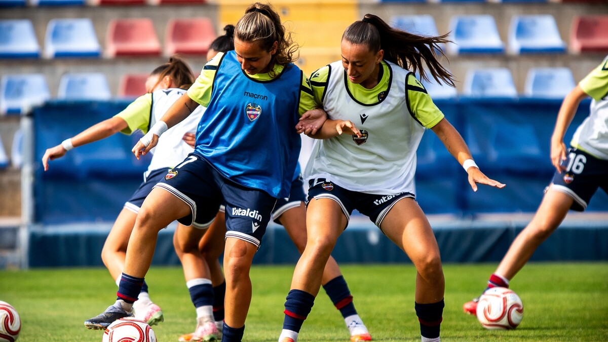 Jugadoras del Levante UD femenino en un entrenamiento antes de la jornada 5 de Primera Federación